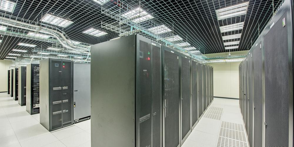 電網服務器的核心作用 數據驅動的電力系統大腦